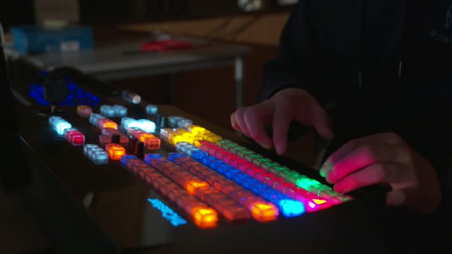 Poster for Informasjonsteknologi og medieproduksjon